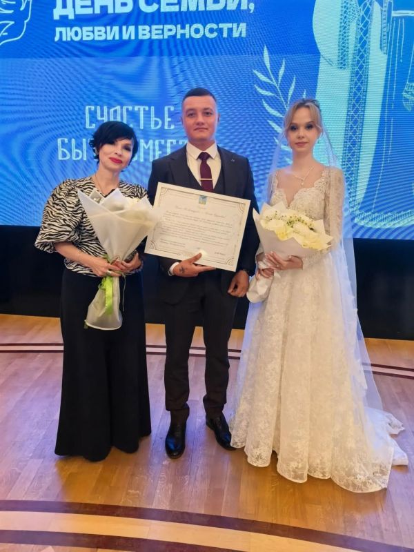 Вчера на празднике в честь Дня семьи, любви и верности чествовали супружеские пары нашего региона Вчера на празднике в честь Дня семьи, любви и верности чествовали супружеские пары нашего региона