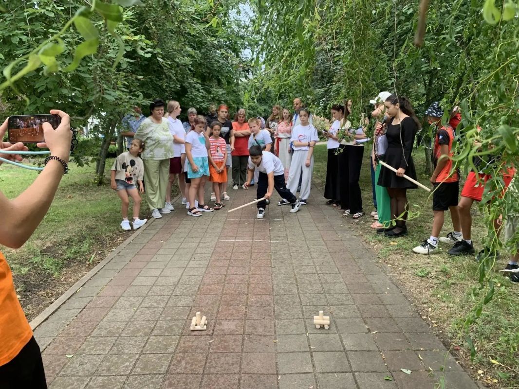 В Парке отдыха «Возрождение» села Фощеватово прошёл спортивно-творческий конкурс «Клевер-2026», в котором приняли участие молодые и сплочённые волоконовские семьи В Парке отдыха «Возрождение» села Фощеватово прошёл спортивно-творческий конкурс «Клевер-2026», в котором приняли участие молодые и сплочённые волоконовские семьи
