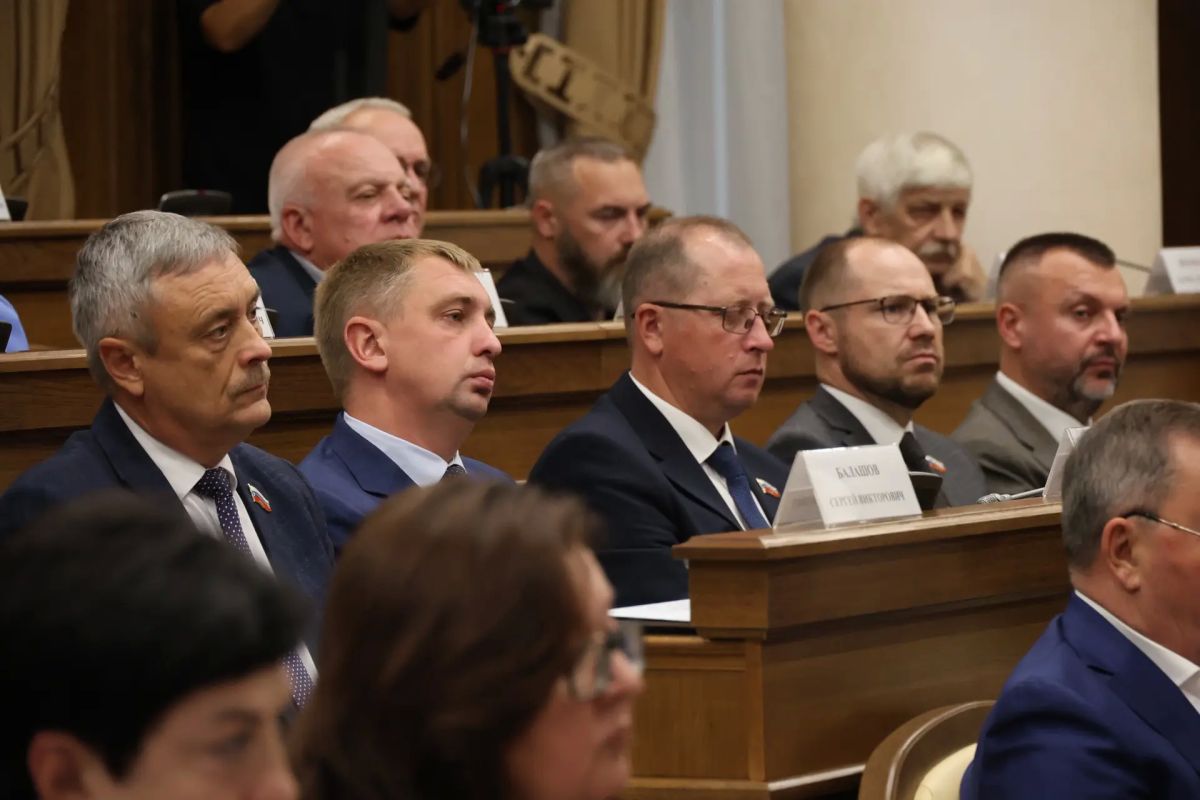 Юрий Клепиков: Сегодня на заседании регионального парламента депутаты всех фракций единогласно приняли ещё важное решение, продиктованное напряжённой оперативной обстановкой в Белгородской области — о приостановлении... Юрий Клепиков: Сегодня на заседании регионального парламента депутаты всех фракций единогласно приняли ещё важное решение, продиктованное напряжённой оперативной обстановкой в Белгородской области — о приостановлении...
