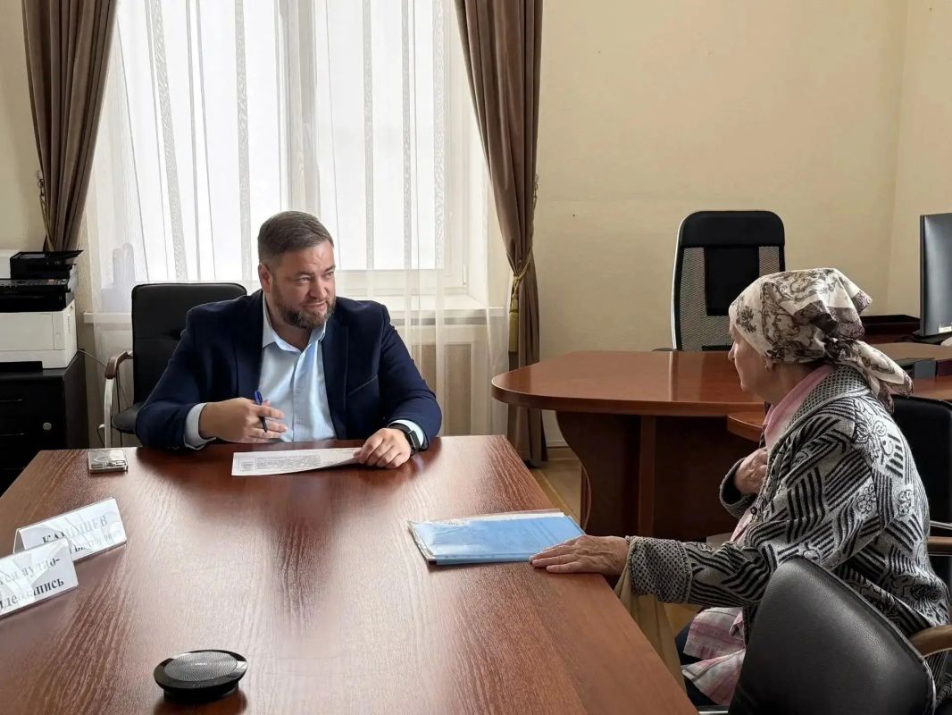 Первый замминистра строительства области Максим Канищев провел личный прием граждан в Белгороде Первый замминистра строительства области Максим Канищев провел личный прием граждан в Белгороде