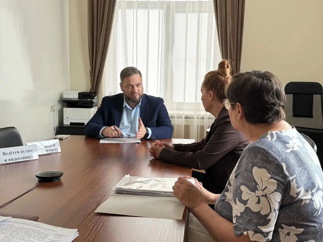 Первый замминистра строительства области Максим Канищев провел личный прием граждан в Белгороде Первый замминистра строительства области Максим Канищев провел личный прием граждан в Белгороде
