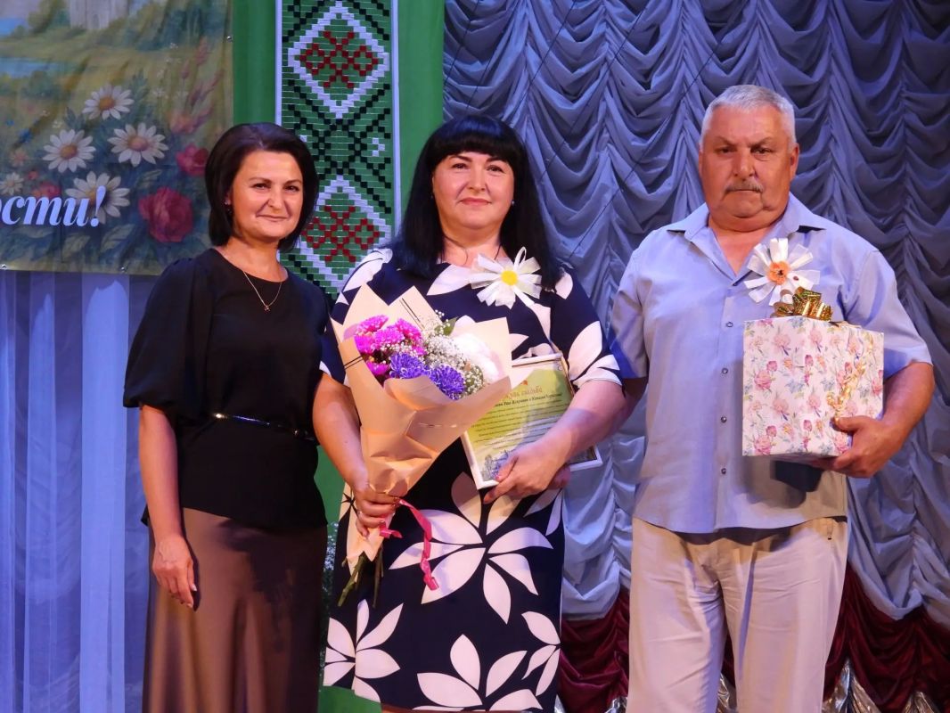 В Центре культурного развития прошёл по-настоящему тёплый праздник — день, когда мы всем сердцем говорили «спасибо» тем, кто своим примером учит нас главному: любить, беречь и ценить друг друга В Центре культурного развития прошёл по-настоящему тёплый праздник — день, когда мы всем сердцем говорили «спасибо» тем, кто своим примером учит нас главному: любить, беречь и ценить друг друга