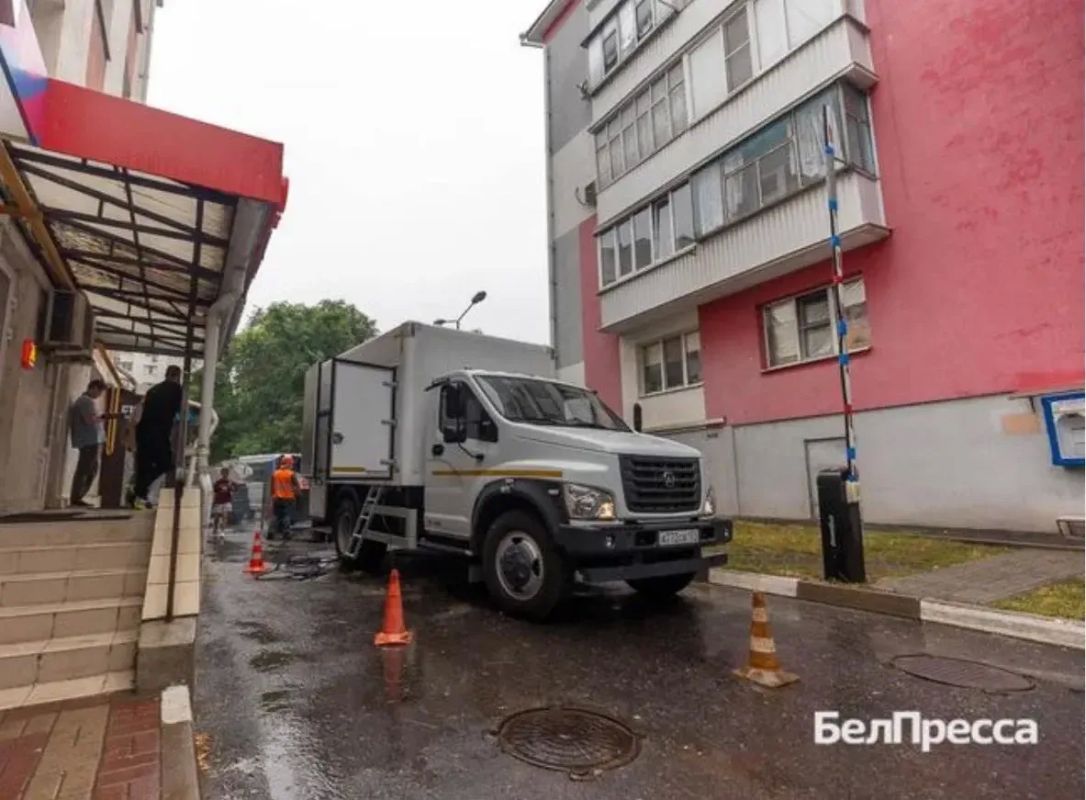 В Белгороде на улице Белгородского Полка заменили 12 м повреждённых труб В Белгороде на улице Белгородского Полка заменили 12 м повреждённых труб