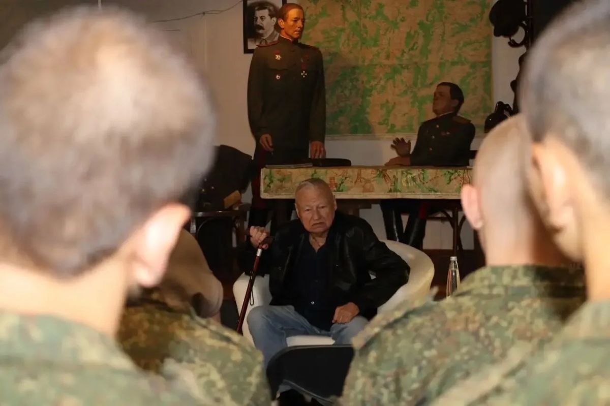 В дни 83й годовщины Курской битвы белгородскую землю посетил Александр Бедржихович Ватутин — внук генерала армии, Героя Советского Союза Николая Фёдоровича Ватутина В дни 83й годовщины Курской битвы белгородскую землю посетил Александр Бедржихович Ватутин — внук генерала армии, Героя Советского Союза Николая Фёдоровича Ватутина