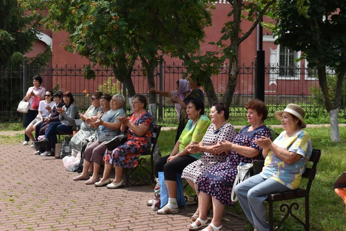 В Центральном парке продолжается цикл концертных программ творческих коллективов Красненского муниципального округа В Центральном парке продолжается цикл концертных программ творческих коллективов Красненского муниципального округа