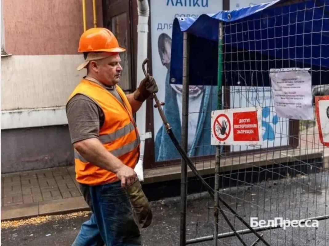 В Белгороде на улице Белгородского Полка заменили 12 м повреждённых труб В Белгороде на улице Белгородского Полка заменили 12 м повреждённых труб