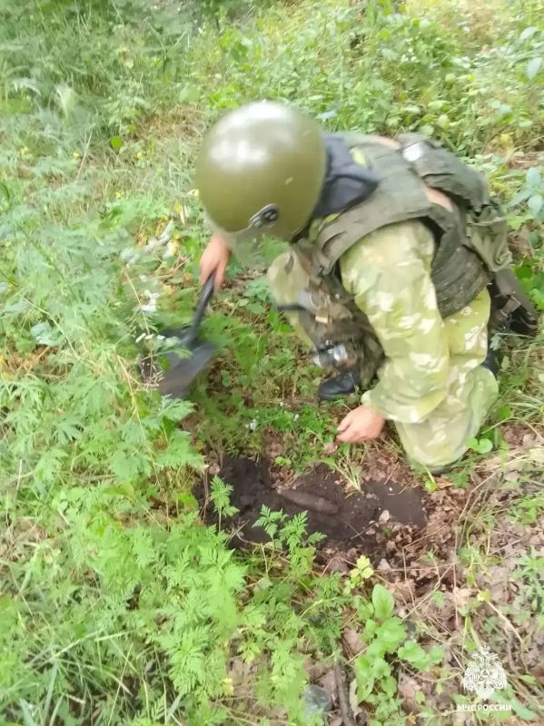 Авиабомбу и три снаряда обезвредили взрывотехники МЧС Авиабомбу и три снаряда обезвредили взрывотехники МЧС