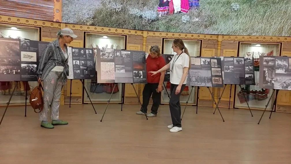 Сегодня в честь праздника Дня Прохоровского поля в музее народной культуры прошла выставка «Закат Цитадели» Сегодня в честь праздника Дня Прохоровского поля в музее народной культуры прошла выставка «Закат Цитадели»
