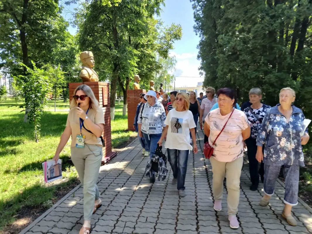 Алексей Дыбов: В рамках полюбившегося жителям Белгородской области проекта «К соседям в гости» делегация из нашего муниципалитета посетила Красногвардейский округ Алексей Дыбов: В рамках полюбившегося жителям Белгородской области проекта «К соседям в гости» делегация из нашего муниципалитета посетила Красногвардейский округ