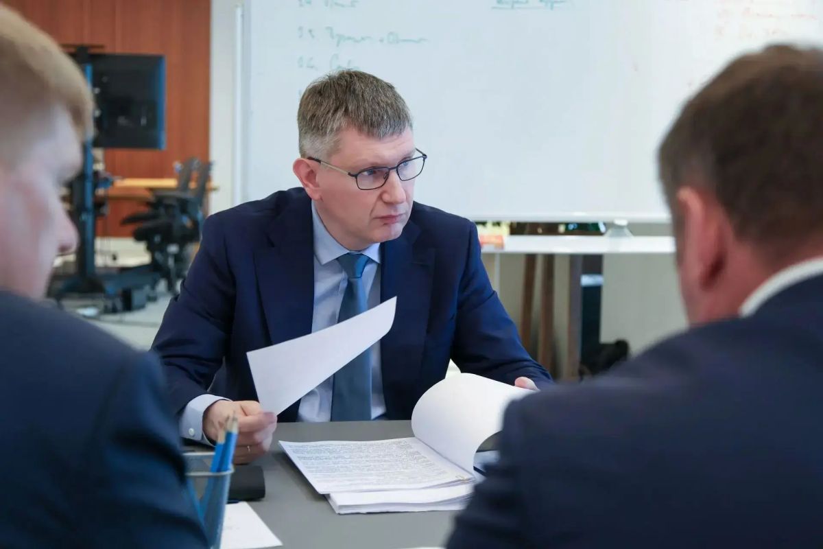 Александр Шуваев провёл рабочую встречу с министром экономического развития Максимом Решетниковым Александр Шуваев провёл рабочую встречу с министром экономического развития Максимом Решетниковым