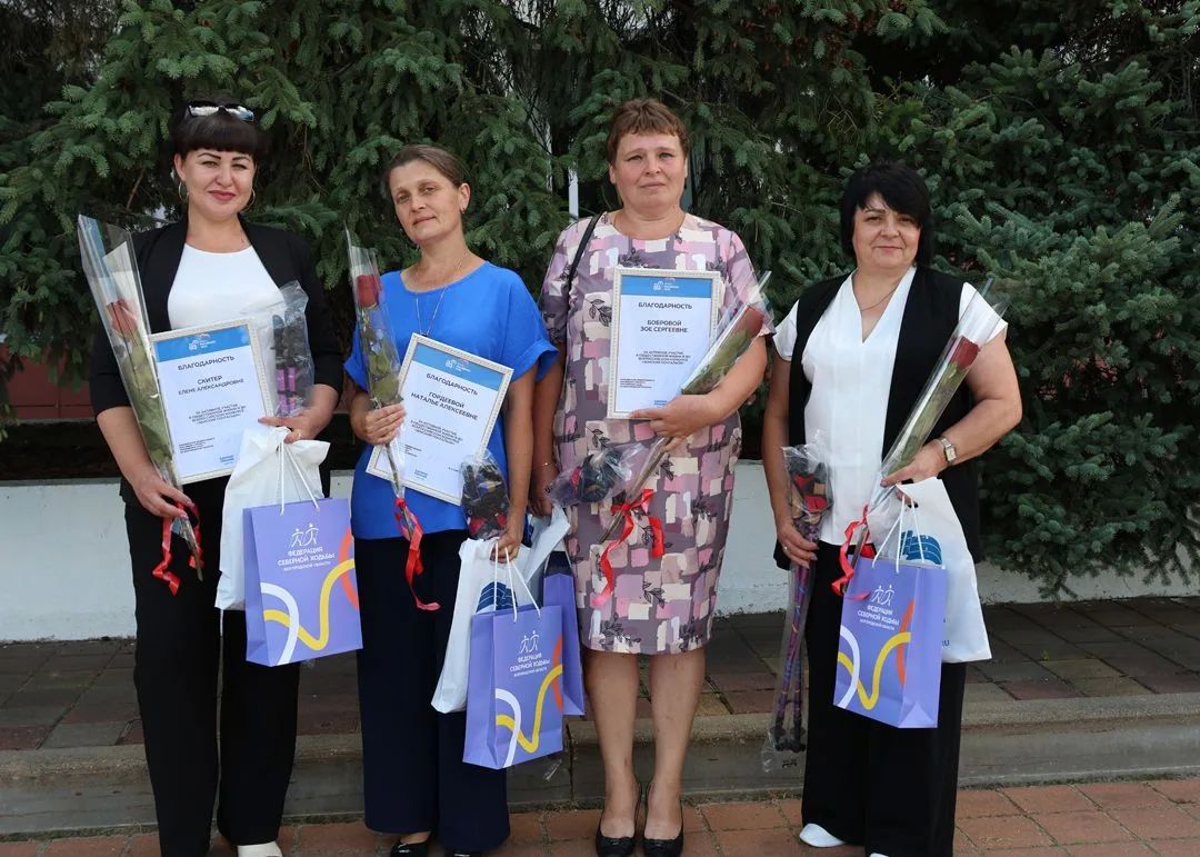 В Валуйках чествовали активных участников Всероссийского конкурса «Земский почтальон — 2026» В Валуйках чествовали активных участников Всероссийского конкурса «Земский почтальон — 2026»
