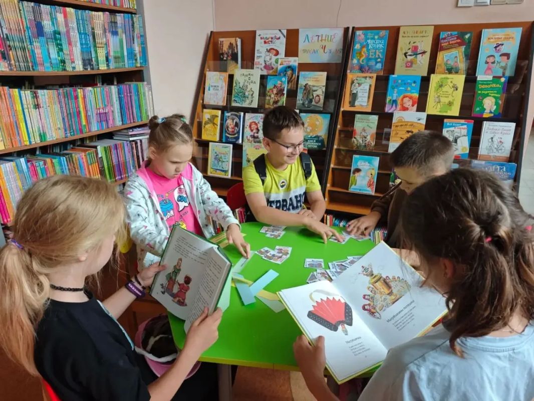 Сегодня гости Белгородской детской библиотеки имени А.А. Лиханова познакомились с книжно-иллюстративной выставкой «Летние приключения» Сегодня гости Белгородской детской библиотеки имени А.А. Лиханова познакомились с книжно-иллюстративной выставкой «Летние приключения»