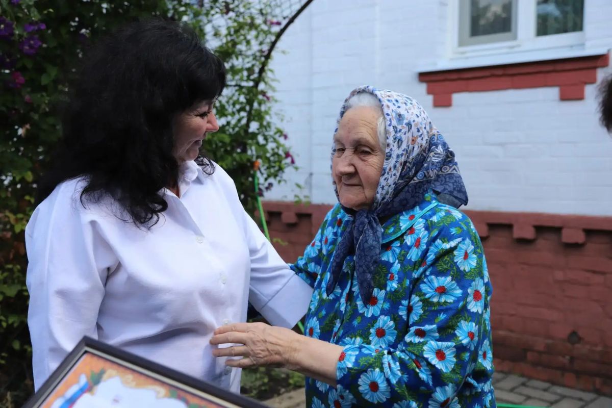 Сегодня сразу две труженицы тыла, наши уважаемые долгожительницы отмечают свои дни рождения Сегодня сразу две труженицы тыла, наши уважаемые долгожительницы отмечают свои дни рождения