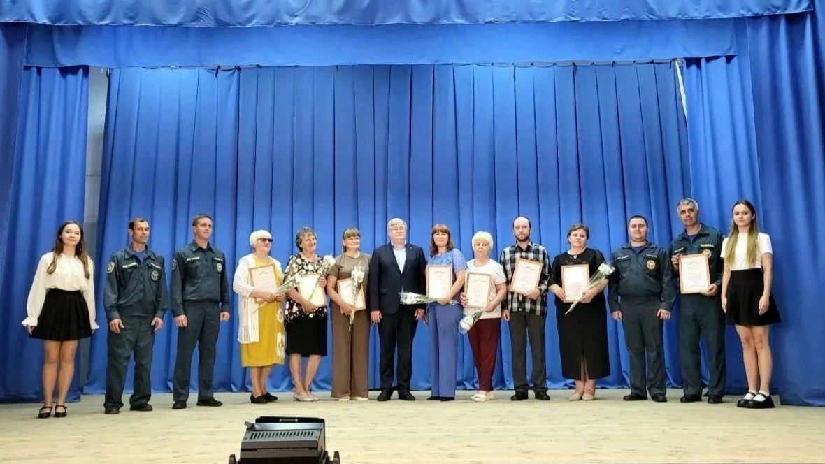 Состоялась плановая встреча представителей администрации Новооскольского округа, депутатов и руководителей служб с жителями Великомихайловской и Васильдольской сельских территорий Состоялась плановая встреча представителей администрации Новооскольского округа, депутатов и руководителей служб с жителями Великомихайловской и Васильдольской сельских территорий