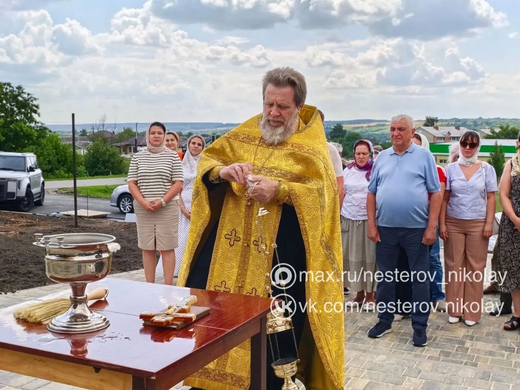 Николай Нестеров: Сегодня стал свидетелем по-настоящему светлого и значимого события — освящения куполов и купольных крестов храмачасовни в селе Бехтеевка Николай Нестеров: Сегодня стал свидетелем по-настоящему светлого и значимого события — освящения куполов и купольных крестов храмачасовни в селе Бехтеевка