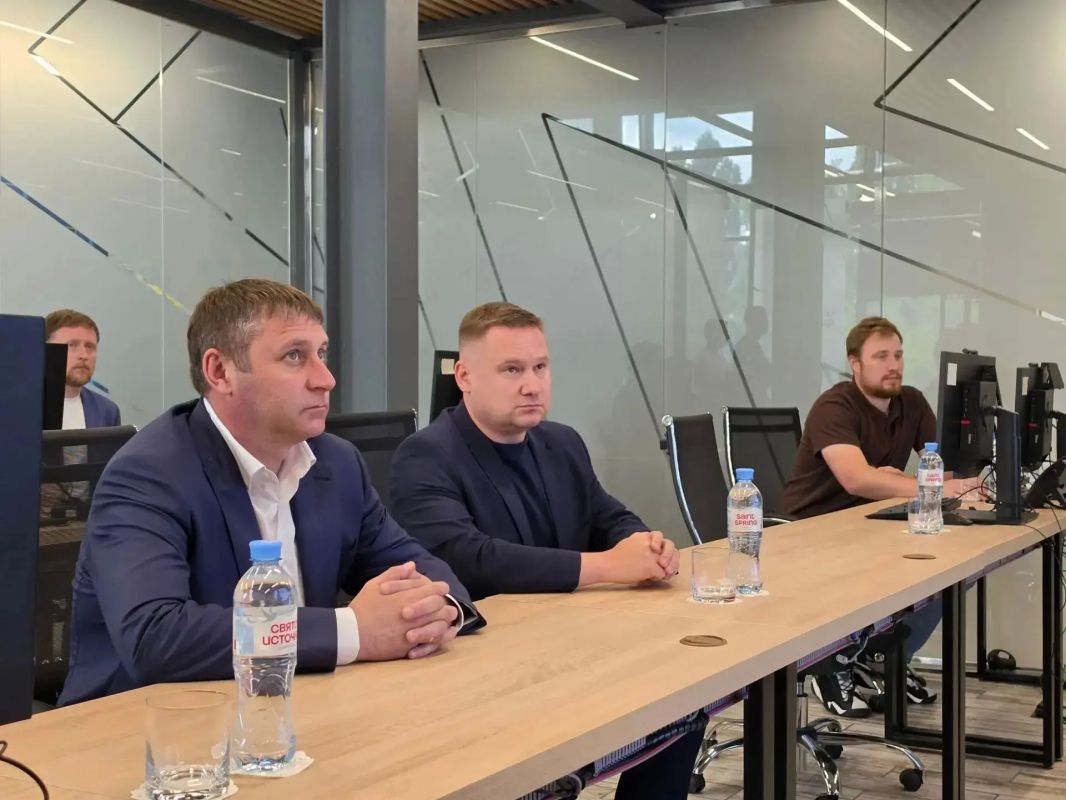 Сегодня Александр Шуваев посетил Белгородский информационный фонд Сегодня Александр Шуваев посетил Белгородский информационный фонд