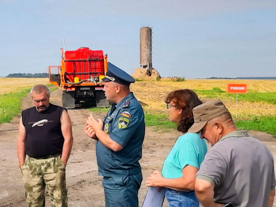 Олег Медведев: 16 июля на базе ООО «Кустовое» были проведены командно-штабного учения по теме: «Локализация, ликвидация ландшафтного пожара в условиях угроз и рисков, связанных с ракетно-артиллерийскими обстрелами, атаками... Олег Медведев: 16 июля на базе ООО «Кустовое» были проведены командно-штабного учения по теме: «Локализация, ликвидация ландшафтного пожара в условиях угроз и рисков, связанных с ракетно-артиллерийскими обстрелами, атаками...