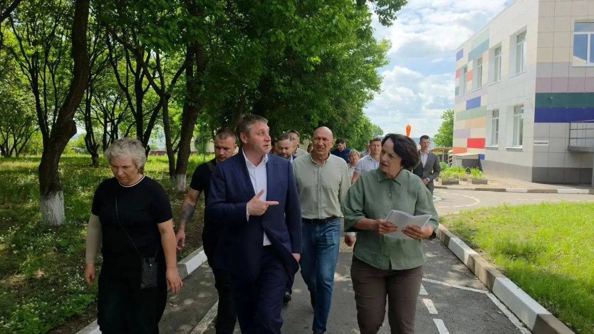Александр Шуваев побывал на объектах образования в Белгороде и округе, которые пострадали при вражеских ударах Александр Шуваев побывал на объектах образования в Белгороде и округе, которые пострадали при вражеских ударах