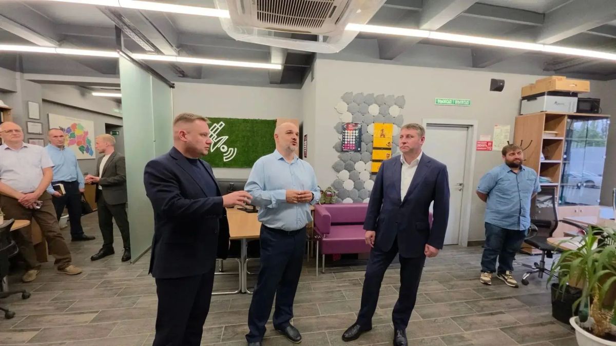 Сегодня Александр Шуваев посетил Белгородский информационный фонд Сегодня Александр Шуваев посетил Белгородский информационный фонд