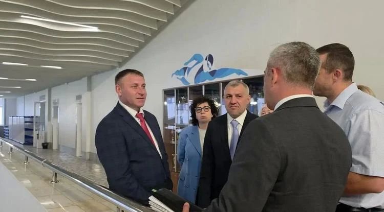 Александр Шуваев с рабочим визитом посетил Старооскольский округ