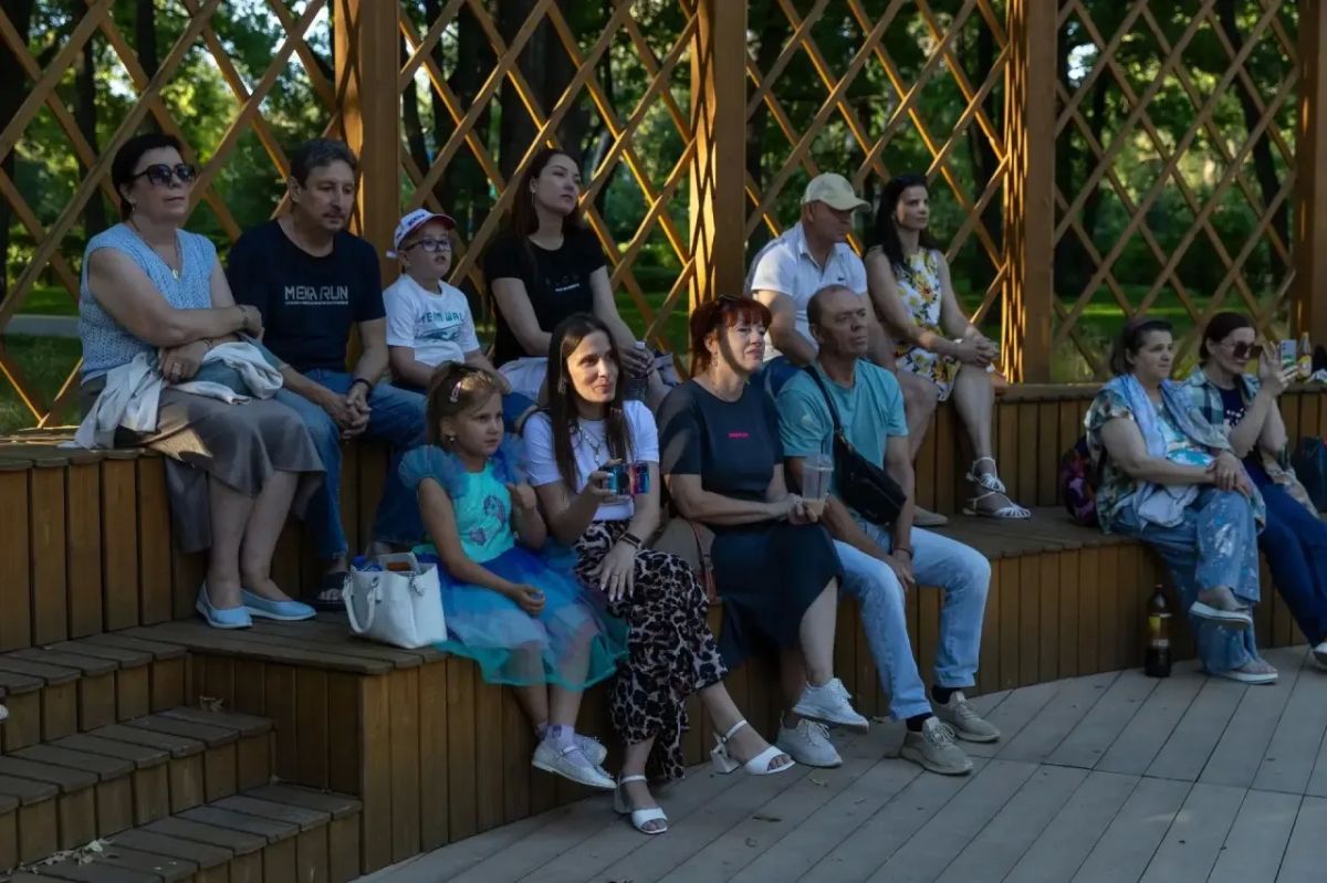 В летнем кинотеатре центрального парка культуры и отдыха состоялась поэтическая встреча «Право слова» В летнем кинотеатре центрального парка культуры и отдыха состоялась поэтическая встреча «Право слова»