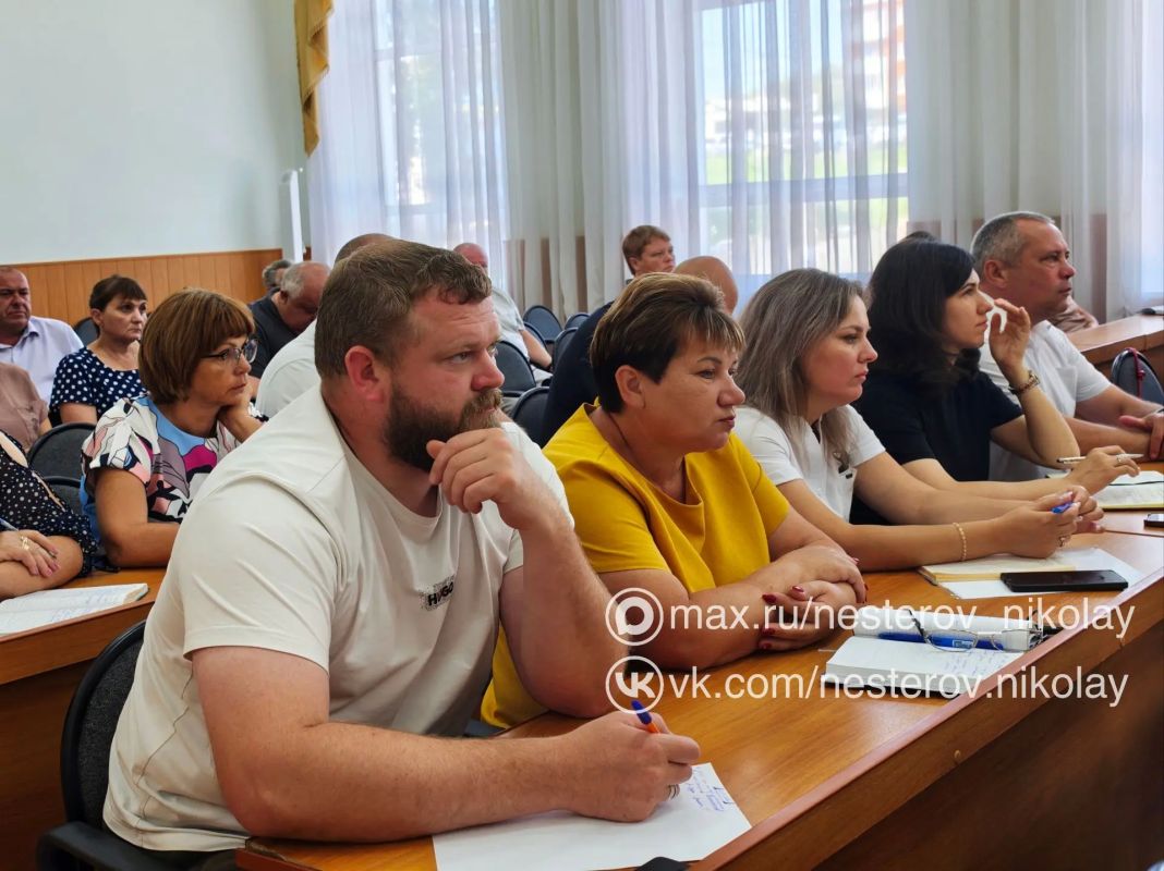 Николай Нестеров: По традиции в первый рабочий день недели провёл совещание со своими заместителями, руководителями территориальных администраций и структурных подразделений Николай Нестеров: По традиции в первый рабочий день недели провёл совещание со своими заместителями, руководителями территориальных администраций и структурных подразделений