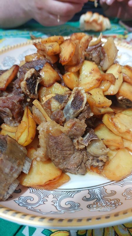 Идеальное жареное мясо с картошкой: простой рецепт для домашнего стола