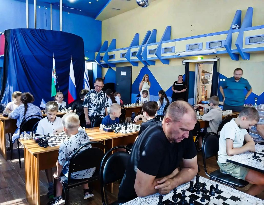 Олег Медведев: В преддверии Международного дня шахмат в городе Строителе кипели нешуточные баталии! Олег Медведев: В преддверии Международного дня шахмат в городе Строителе кипели нешуточные баталии!