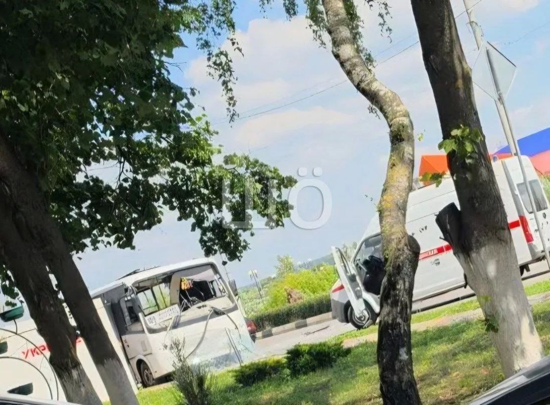Враг атаковал мирный автобус под Белгородом: погибли 4 человека, в том числе ребенок Враг атаковал мирный автобус под Белгородом: погибли 4 человека, в том числе ребенок
