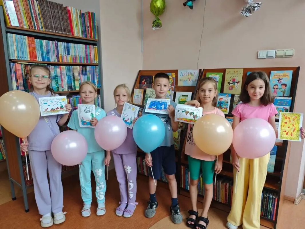В Белгородской детской библиотеке имени А. А. Лиханова подходит к концу вторая смена творческих занятий «Летний дневник» В Белгородской детской библиотеке имени А. А. Лиханова подходит к концу вторая смена творческих занятий «Летний дневник»