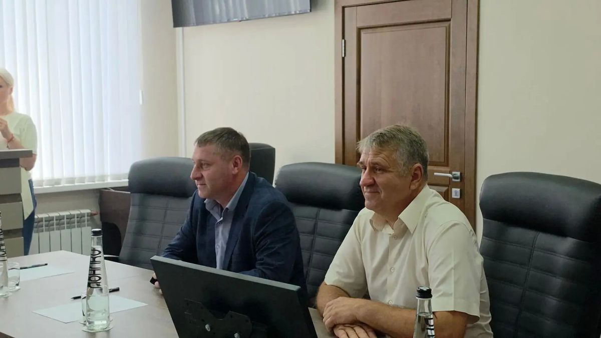 Александр Шуваев: Обсудил с жителями Чернянского округа предпринимаемые меры по обеспечению безопасности, поддержке бойцов СВО и другие волнующие чернянцев вопросы Александр Шуваев: Обсудил с жителями Чернянского округа предпринимаемые меры по обеспечению безопасности, поддержке бойцов СВО и другие волнующие чернянцев вопросы