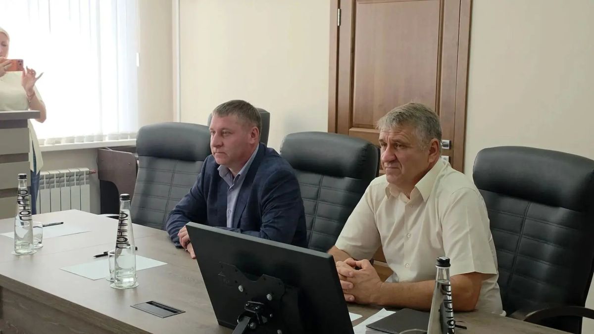 Александр Шуваев: Обсудил с жителями Чернянского округа предпринимаемые меры по обеспечению безопасности, поддержке бойцов СВО и другие волнующие чернянцев вопросы Александр Шуваев: Обсудил с жителями Чернянского округа предпринимаемые меры по обеспечению безопасности, поддержке бойцов СВО и другие волнующие чернянцев вопросы