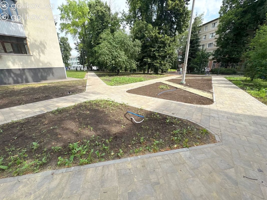 Василий Голиков: Работы по благоустройству сквера перед городской стоматологией на улице Кирова идут по графику Василий Голиков: Работы по благоустройству сквера перед городской стоматологией на улице Кирова идут по графику