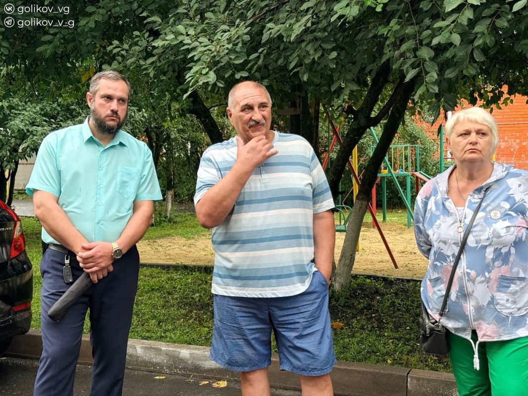 Василий Голиков: Продолжаю встречаться с губкинцами - на этой неделе в открытом диалоге с жителями дома №16 «А» по ул. Пролетарской Василий Голиков: Продолжаю встречаться с губкинцами - на этой неделе в открытом диалоге с жителями дома №16 «А» по ул. Пролетарской