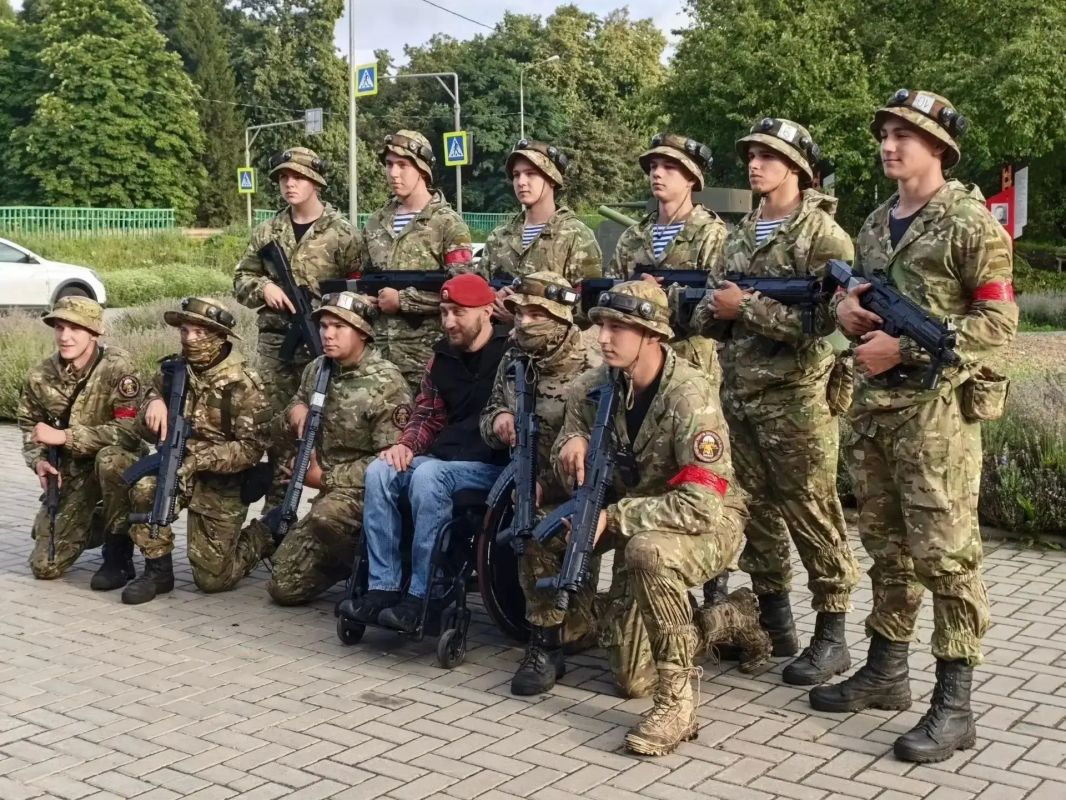 Депутат Белгородской областной Думы, Герой России Вячеслав Воробьёв посетил «Тропу боевого братства» в Яковлевском округе Депутат Белгородской областной Думы, Герой России Вячеслав Воробьёв посетил «Тропу боевого братства» в Яковлевском округе