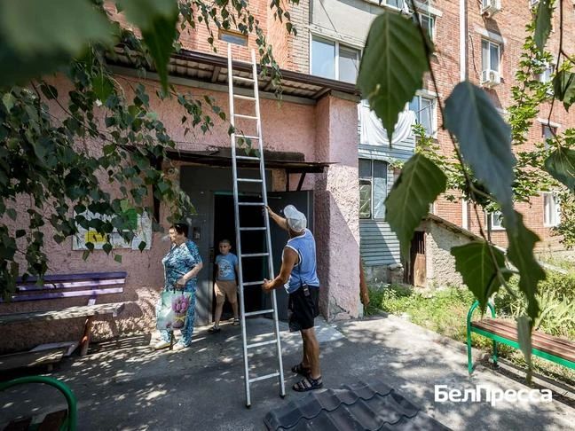Шебекинские строители продолжают восстанавливать пострадавшие от вражеских БПЛА дома Шебекинские строители продолжают восстанавливать пострадавшие от вражеских БПЛА дома