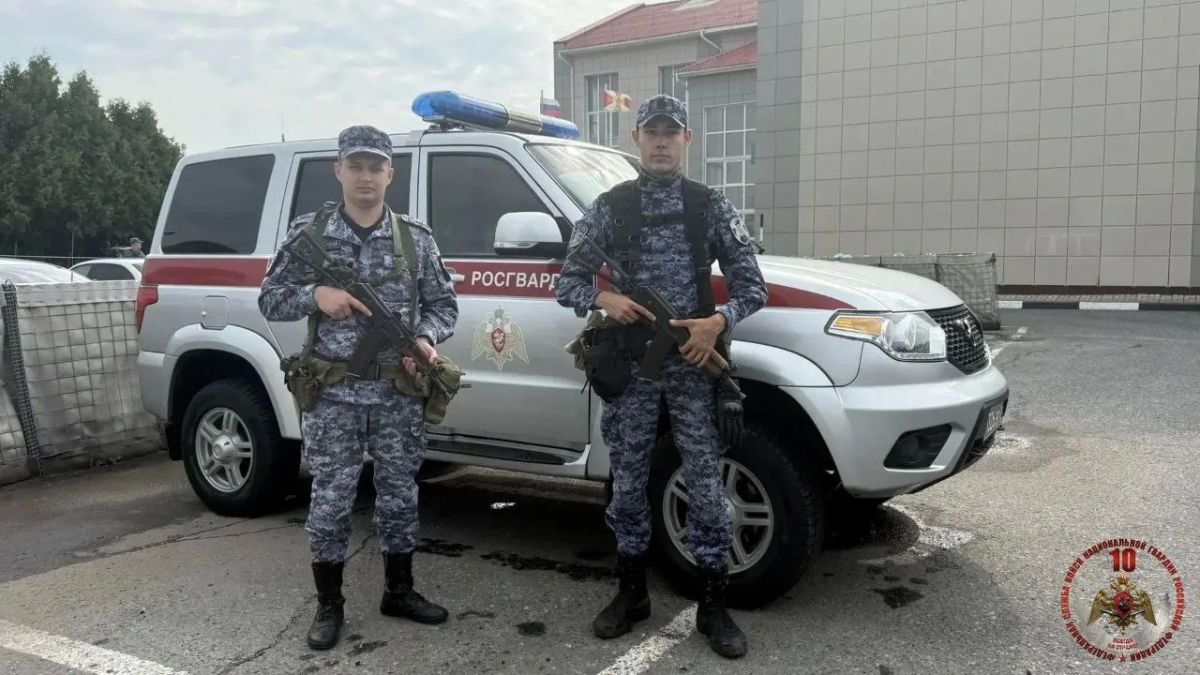 Росгвардейцы оказали помощь пострадавшей при атаке БПЛА белгородке Росгвардейцы оказали помощь пострадавшей при атаке БПЛА белгородке