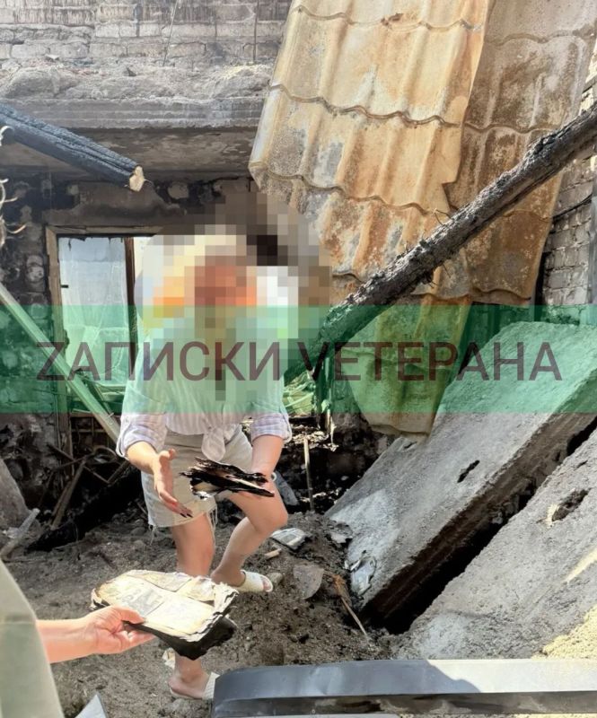 Записки ветерана: Последствия вчерашнего ночного преступного удара ВСУ по Белгороду в одном из пострадавших домов Записки ветерана: Последствия вчерашнего ночного преступного удара ВСУ по Белгороду в одном из пострадавших домов