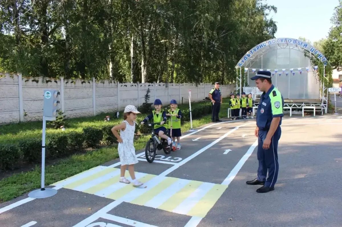 В Белгородской области отряд ЮПИД принял участие в эстафете по ПДД от сотрудников Госавтоинспекции В Белгородской области отряд ЮПИД принял участие в эстафете по ПДД от сотрудников Госавтоинспекции