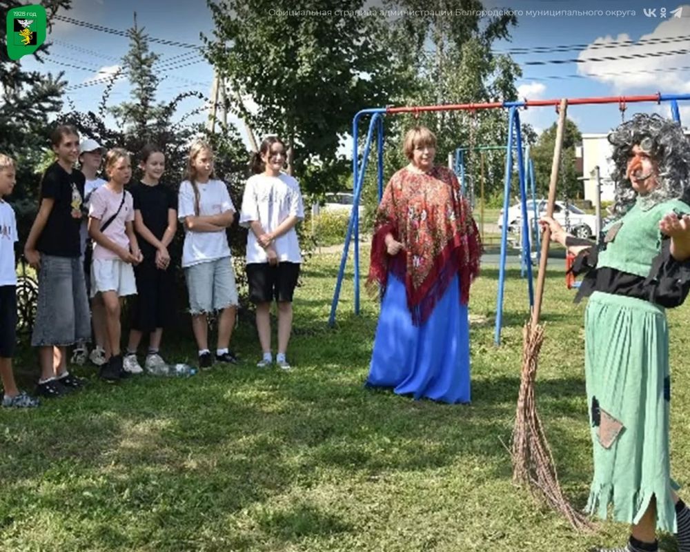 В Новосадовый приехал мобильный библиотечный комплекс В Новосадовый приехал мобильный библиотечный комплекс