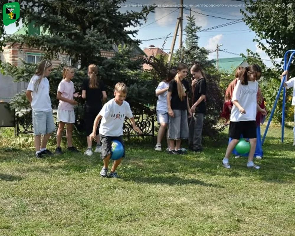 В Новосадовый приехал мобильный библиотечный комплекс В Новосадовый приехал мобильный библиотечный комплекс