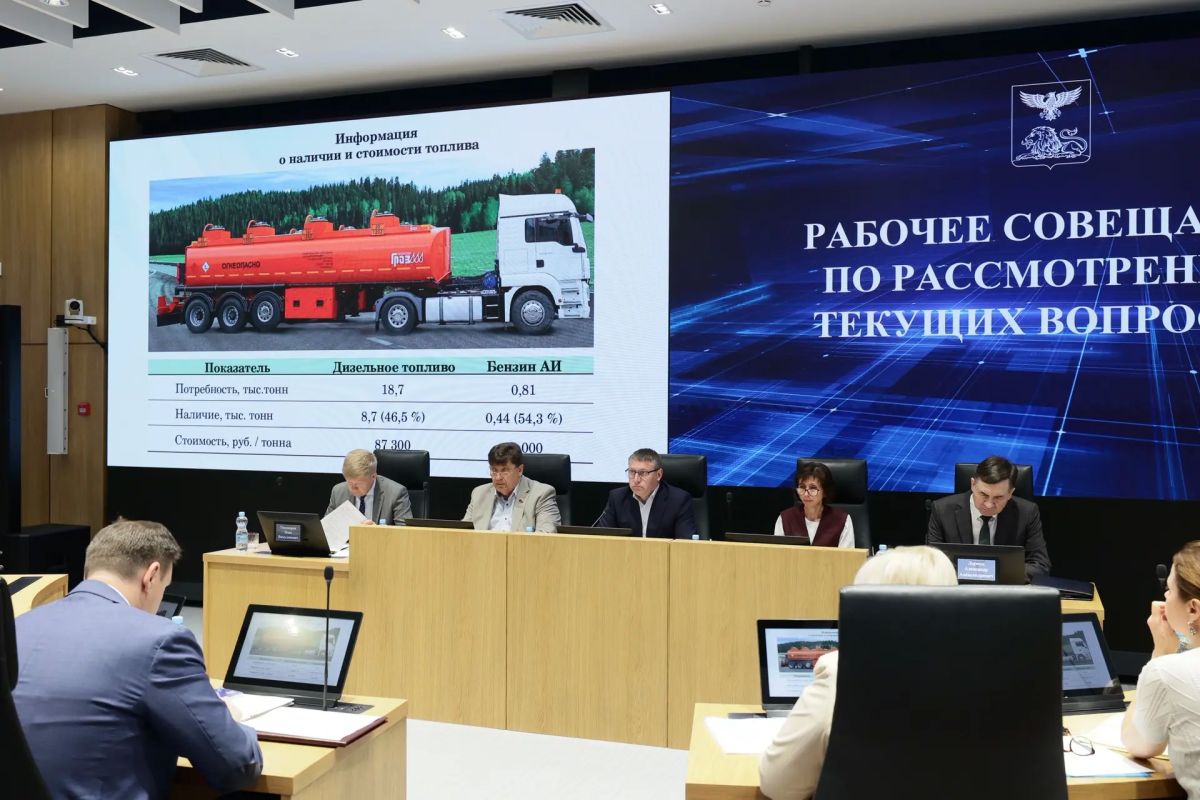 Юрий Клепиков: Ликвидация последствий атак БПЛА на Белгород, подготовка к отопительному сезону и уборочная кампания — эти и другие вопросы рассмотрели сегодня в рамках рабочего совещания с Правительством области