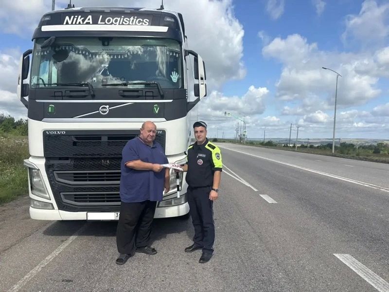 Белгородские автоинспекторы напомнили автомобилистам о мерах дорожной безопасности на участке федеральной трассы М2 «Крым» Белгородские автоинспекторы напомнили автомобилистам о мерах дорожной безопасности на участке федеральной трассы М2 «Крым»