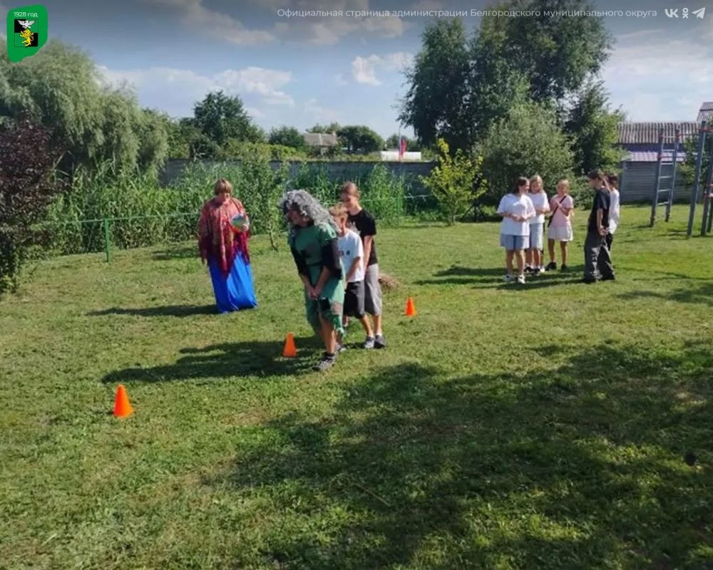 В Новосадовый приехал мобильный библиотечный комплекс В Новосадовый приехал мобильный библиотечный комплекс