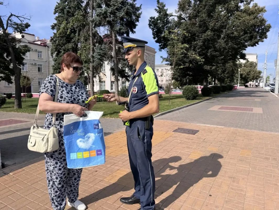 Белгородские автоинспекторы оснастили пешеходов СВ-элементами Белгородские автоинспекторы оснастили пешеходов СВ-элементами
