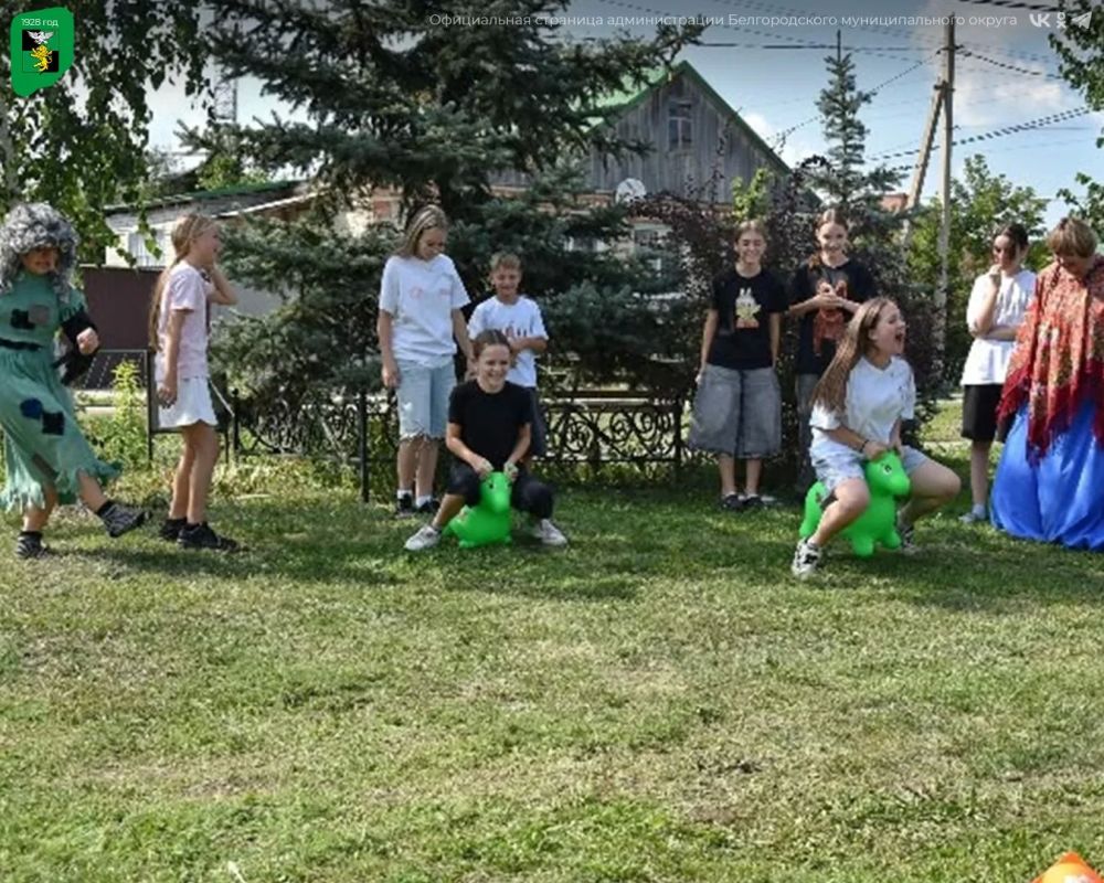 В Новосадовый приехал мобильный библиотечный комплекс В Новосадовый приехал мобильный библиотечный комплекс