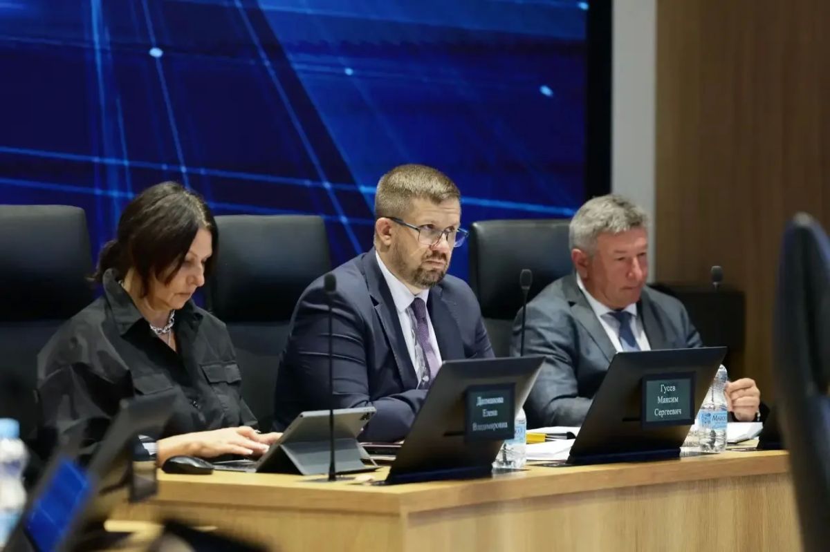 Александр Шуваев провёл совещание с правительством области, где обсудили вопрос восстановления Белгорода после массированных атак вражеских БПЛА Александр Шуваев провёл совещание с правительством области, где обсудили вопрос восстановления Белгорода после массированных атак вражеских БПЛА