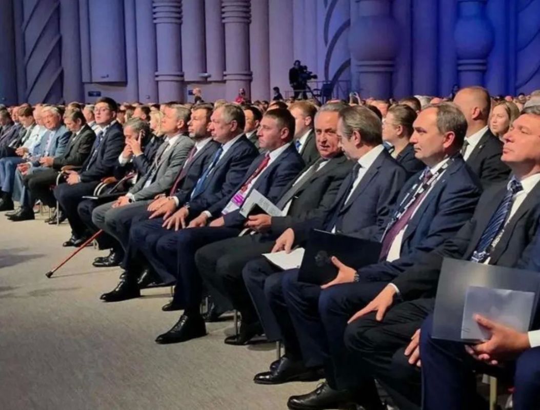 Шуваев представил Михаилу Мишустину лучшие проекты благоустройства Белгородской области Шуваев представил Михаилу Мишустину лучшие проекты благоустройства Белгородской области