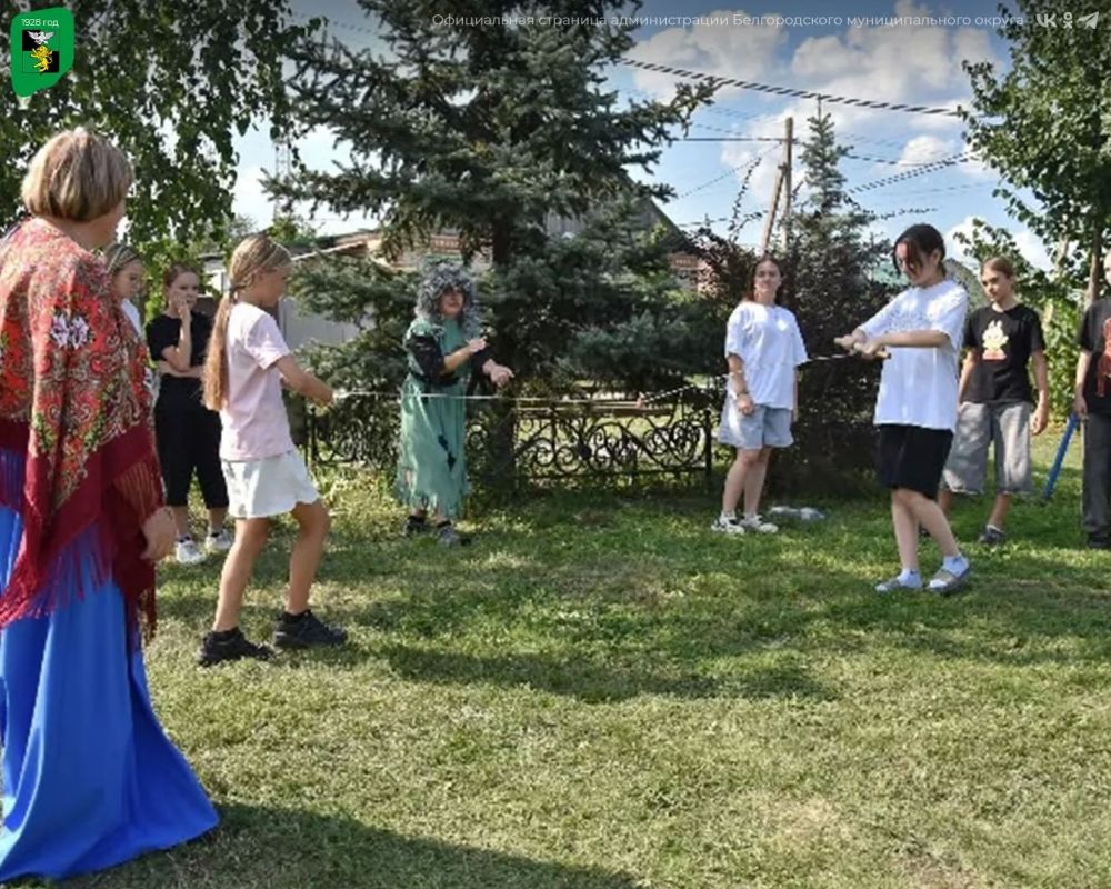 В Новосадовый приехал мобильный библиотечный комплекс В Новосадовый приехал мобильный библиотечный комплекс