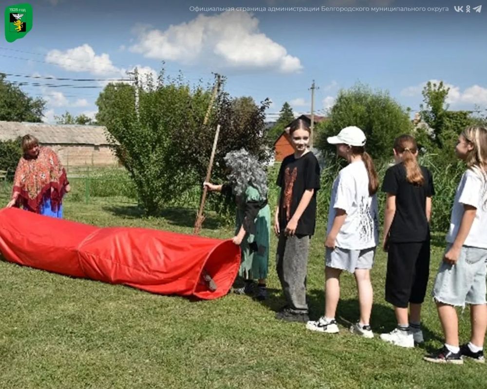 В Новосадовый приехал мобильный библиотечный комплекс В Новосадовый приехал мобильный библиотечный комплекс